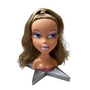 MGA Bratz Styling Head Yasmin Doll With Star Base